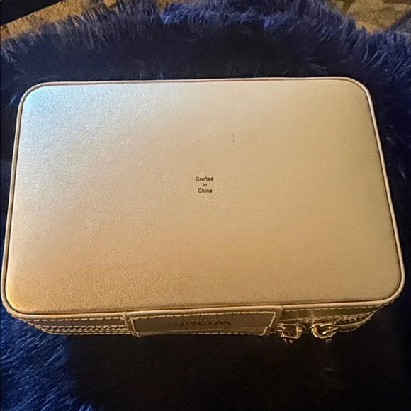 Wolf Palermo luxury leather zip case W/gold zippers displays & organizes jewelry